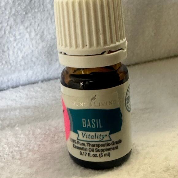 Young Living Essential Oils Basil 5 ML - Picture 1 of 1